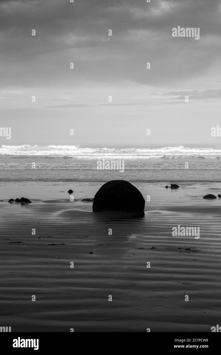 Moeraki Boulders, Otago, Isola del Sud, Nuova Zelanda Foto Stock