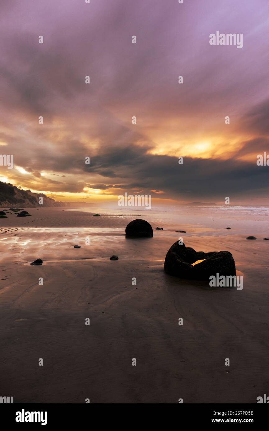 Moeraki Boulders, Otago, Isola del Sud, Nuova Zelanda Foto Stock