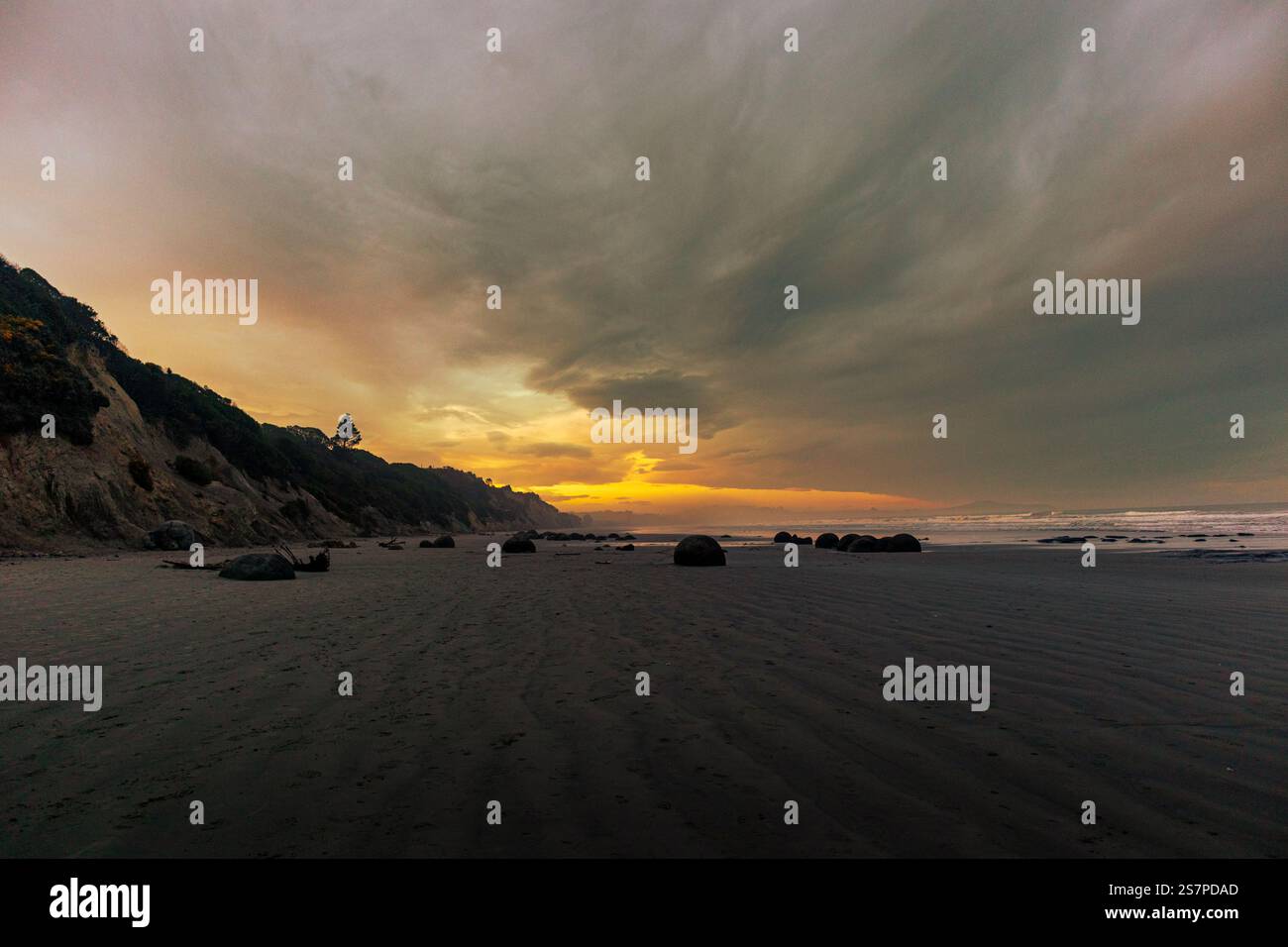 Moeraki Boulders, Otago, Isola del Sud, Nuova Zelanda Foto Stock