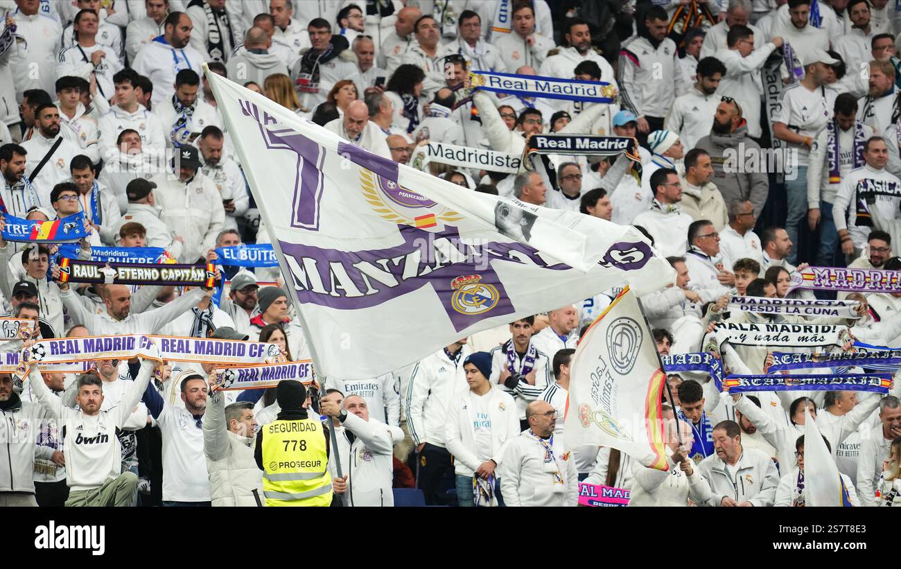 Madrid, Spagna. 20 gennaio 2025. I tifosi del Real Madrid sugli spalti con una grande bandiera durante la partita della Liga EA Sports tra il Real Madrid e l'UD Las Palmas giocata allo stadio Santiago Bernabeu il 19 gennaio 2025 a Madrid, Spagna. (Foto di Bagu Blanco/PRESSINPHOTO) credito: PRESSINPHOTO SPORTS AGENCY/Alamy Live News Foto Stock