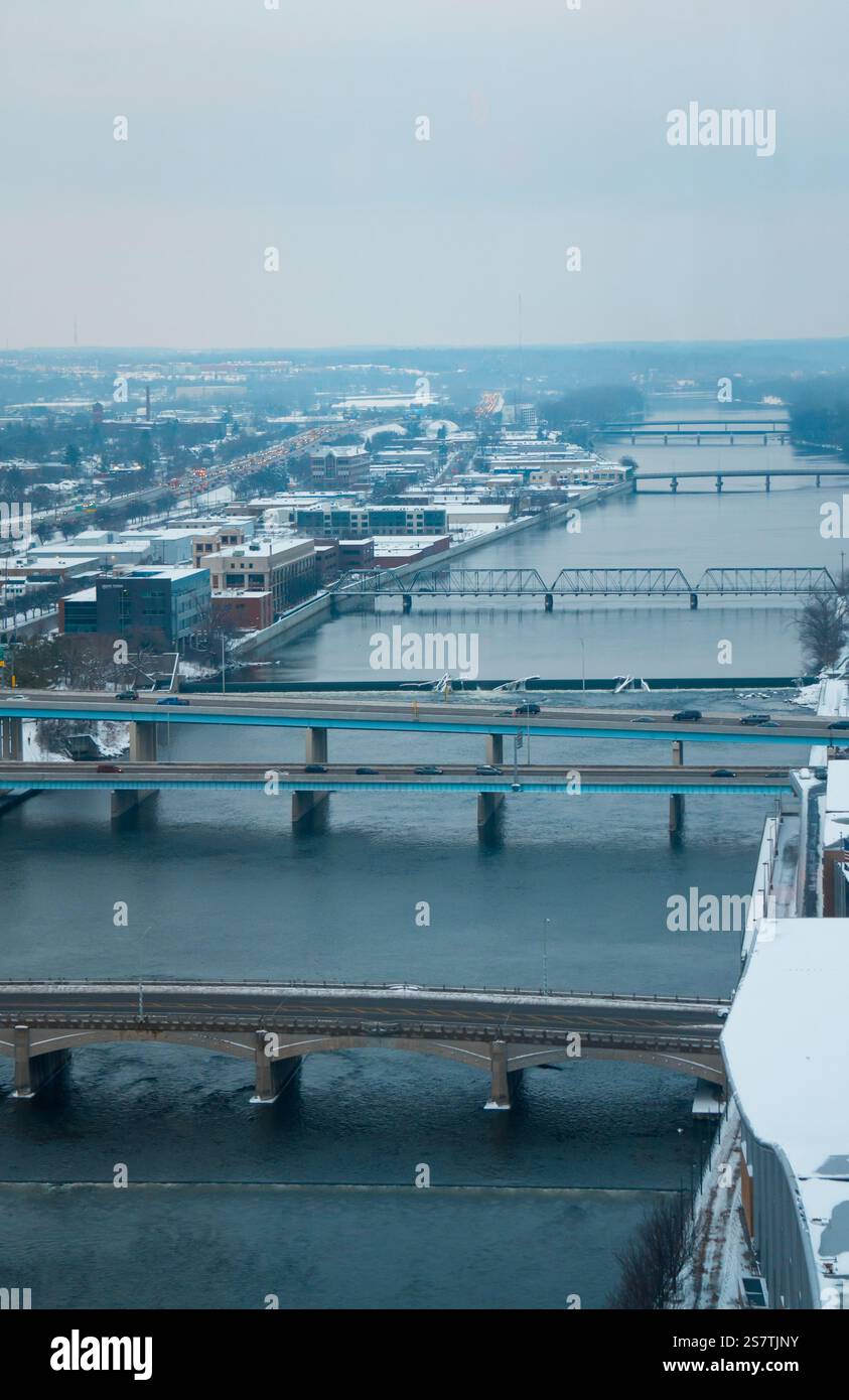 Grand Rapids, Michigan Grand River View of Bridges Foto Stock