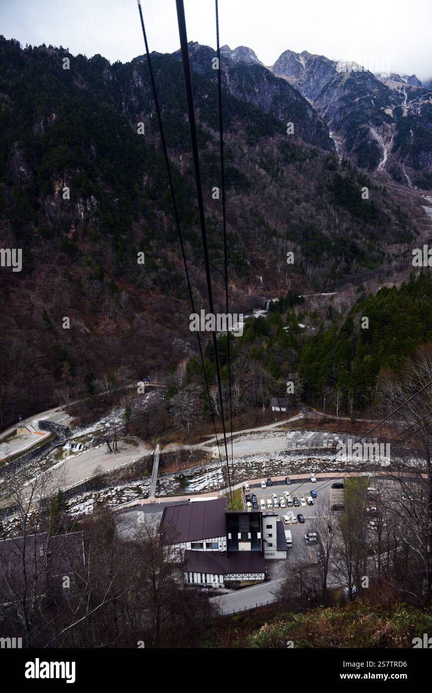 Vista dalla funivia di Shinatoka nelle Alpi giapponesi, prefettura di Gifu, Giappone. Foto Stock