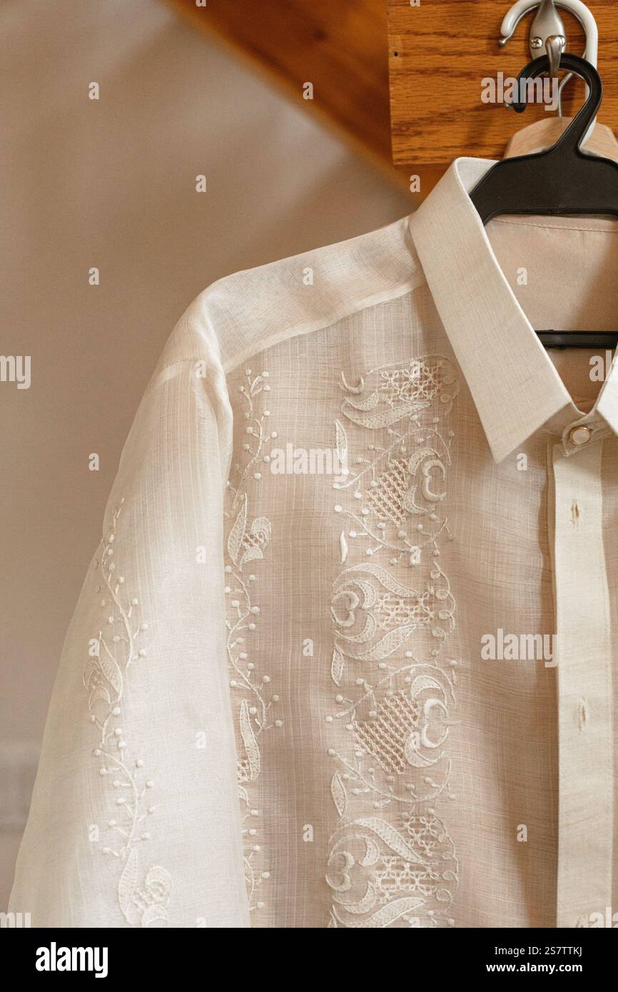 camicia da sposa filippina per lo sposo Foto Stock