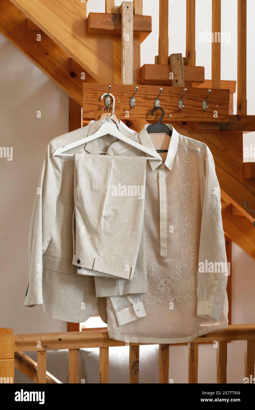 camicia da sposa filippina per lo sposo con ricami Foto Stock