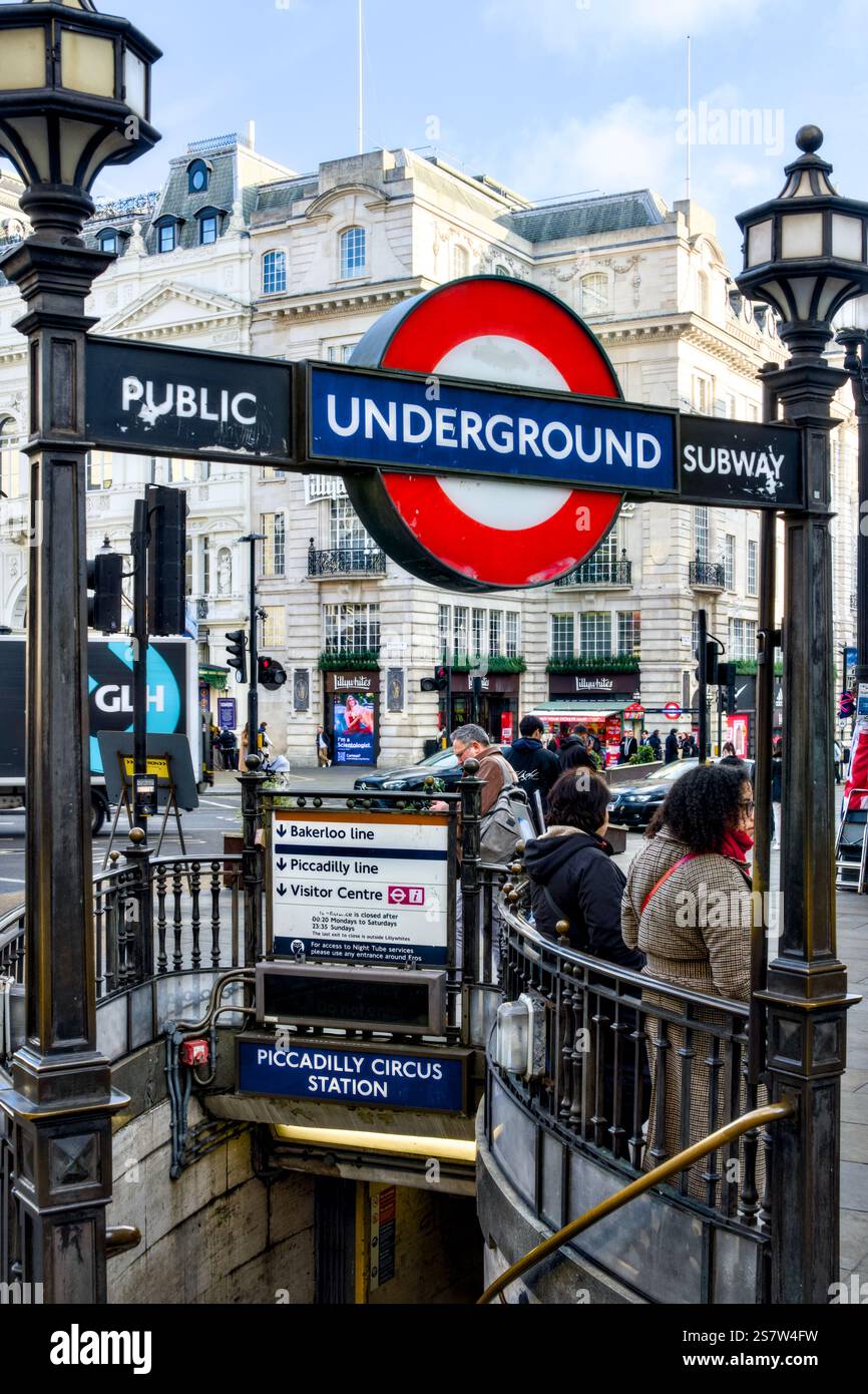 Ingresso alla stazione di Piccadilly Circus, Piccadilly Circus, Londra, Inghilterra, Regno Unito Foto Stock