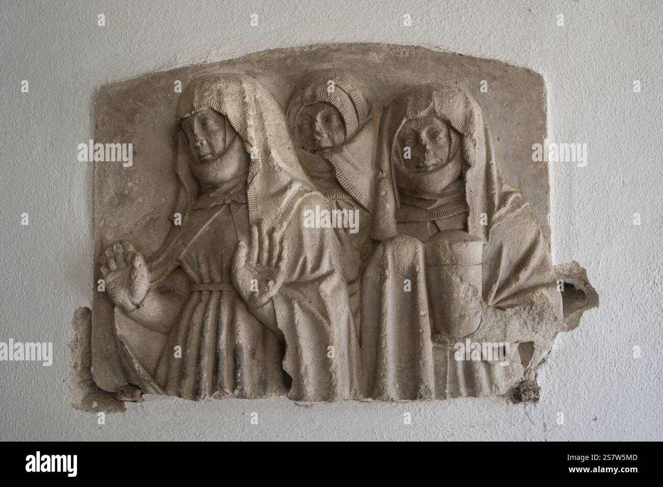 Rilievo di tre monache nel chiostro, cattedrale di Eichstaett, alta Baviera, Germania, Europa Foto Stock