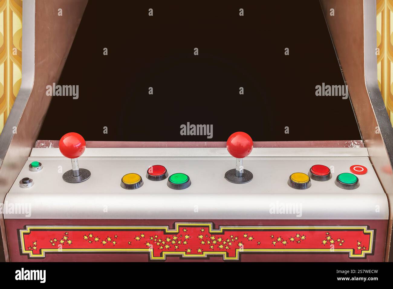 Videogiochi arcade vintage degli anni Settanta con schermo nero e spazio per copie Foto Stock