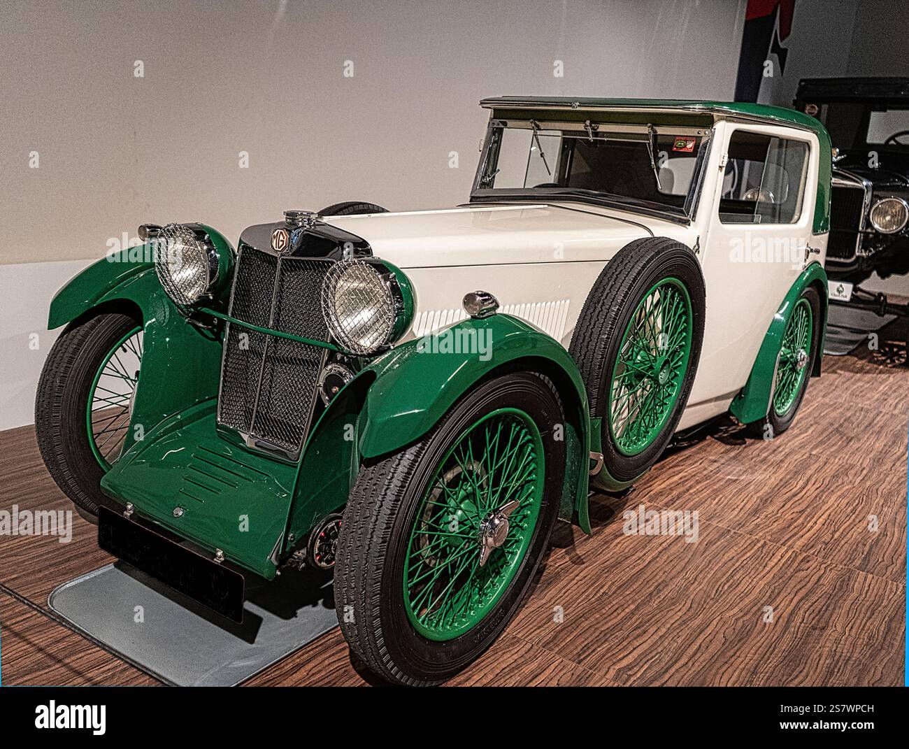 Una 1932 MG F-Type Magna Salonette presso il Classic Park Car Museum, Boxtel, Paesi Bassi Foto Stock
