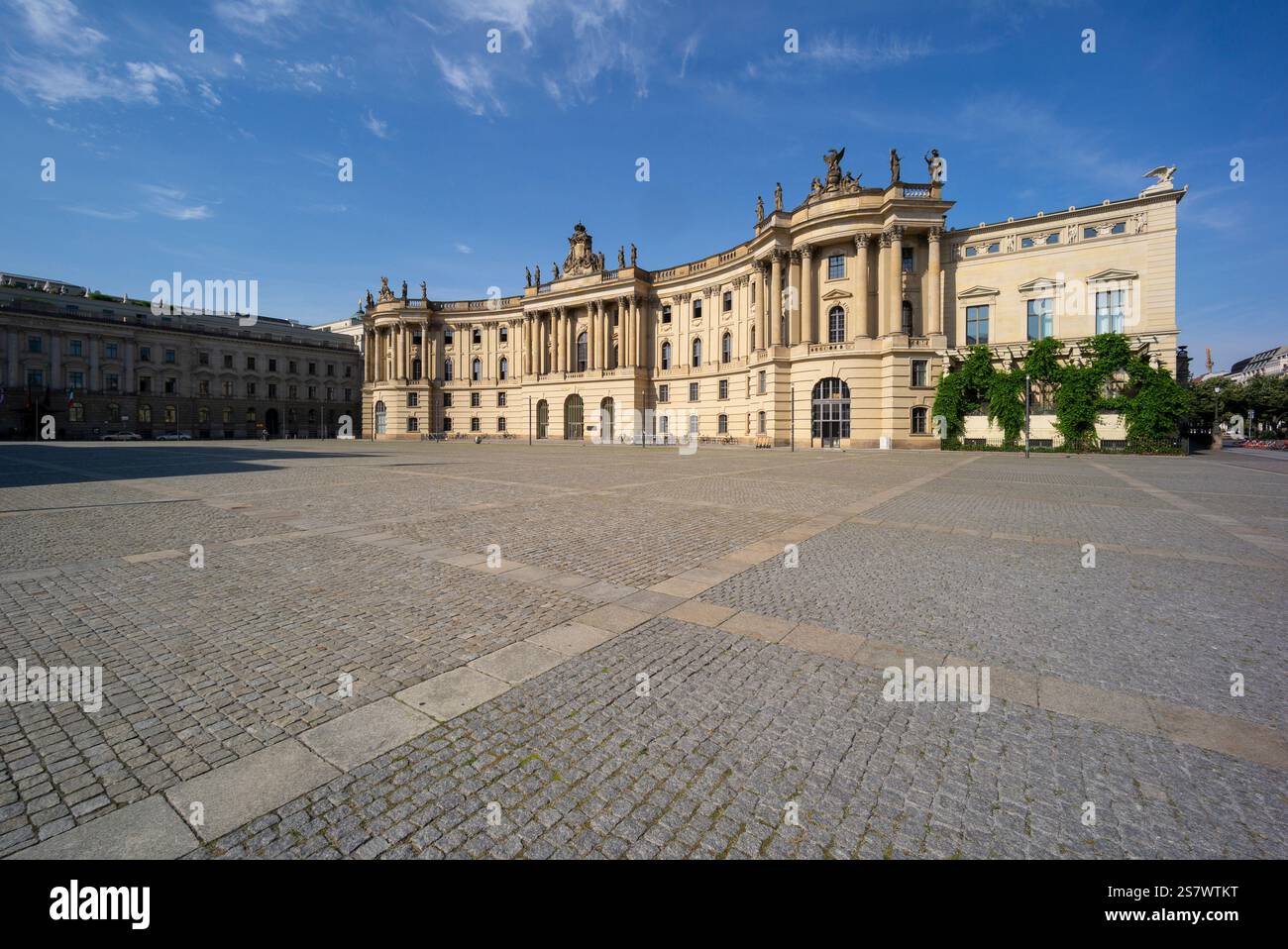 Berlino. Germania. L'ex Biblioteca reale (alte Bibliothek / Vecchia Biblioteca), ora Facoltà di giurisprudenza dell'Università Humboldt su Bebelplatz, Mitte. The Royal Pr Foto Stock