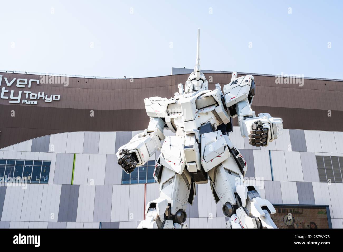 Tokyo, Giappone - 14 aprile 2024: La Gundam base Tokyo è un enorme negozio gundam situato nella Diver City Tokyo Plaza. Foto Stock