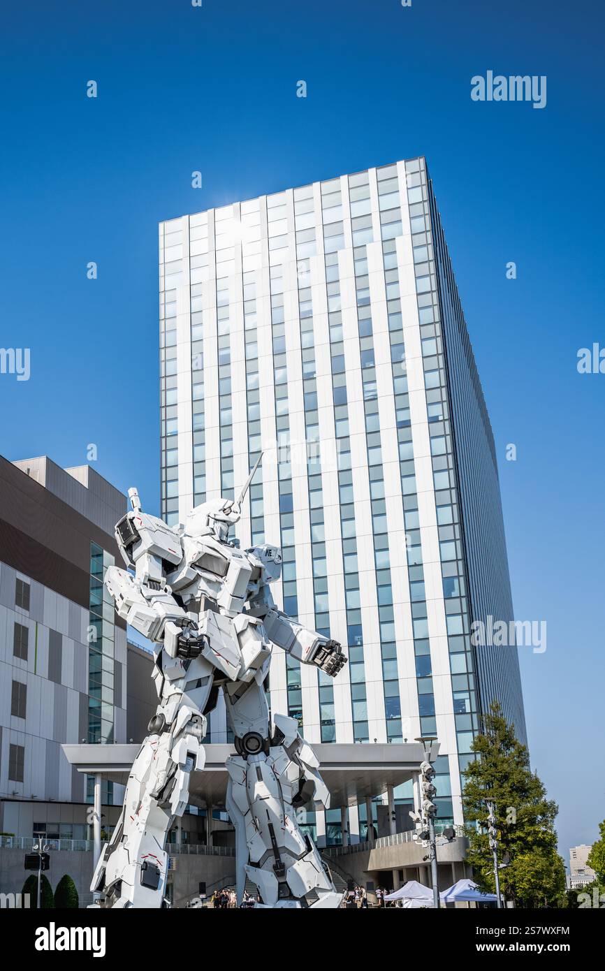 Tokyo, Giappone - 14 aprile 2024: La Gundam base Tokyo è un enorme negozio gundam situato nella Diver City Tokyo Plaza. Foto Stock