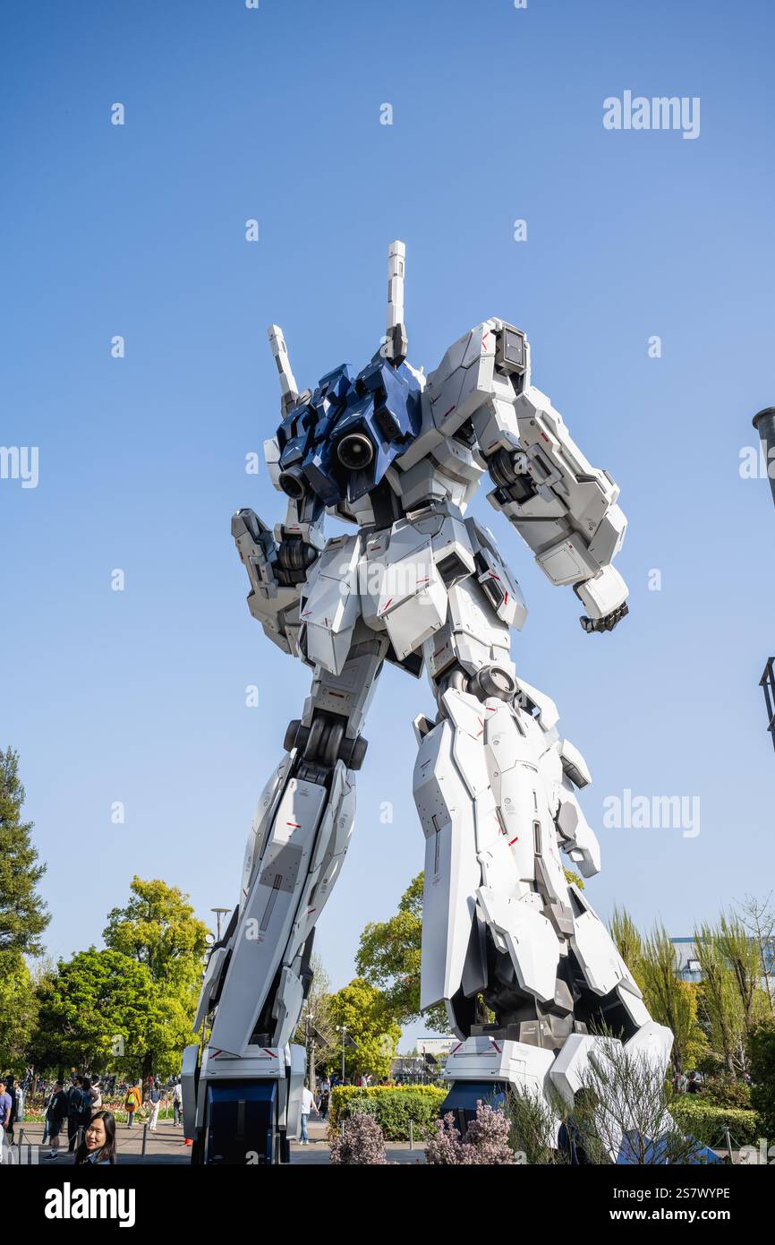 Tokyo, Giappone - 14 aprile 2024: La Gundam base Tokyo è un enorme negozio gundam situato nella Diver City Tokyo Plaza. Foto Stock