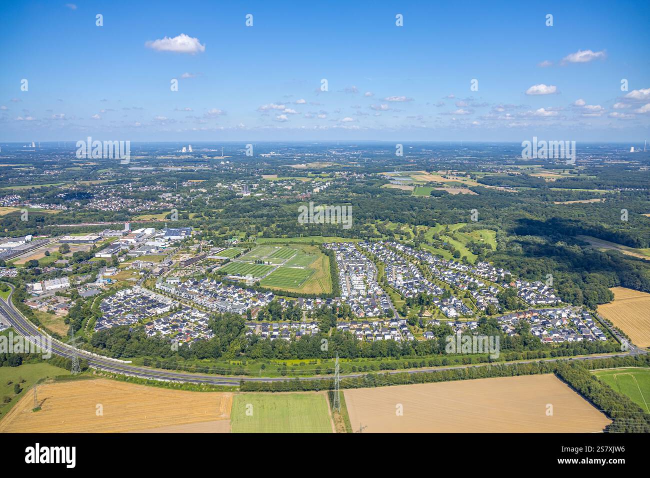 Vista aerea, BVB 09 Borussia Dortmund centro di allenamento presso Adi-Preißler-Allee, campi da calcio, zona residenziale Brackeler Feld Hohenbuschei, dietro il Foto Stock