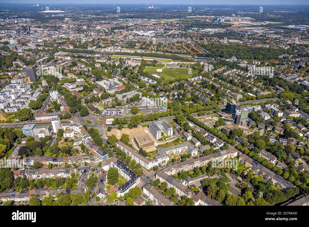 Vista aerea, Kassenärztliche Vereinigung Westfalen-Lippe (KVWL) e nuovo garage KVWL, Volkswagen Center Dortmund - Hülpert VZ GmbH, Dortmunder Foto Stock