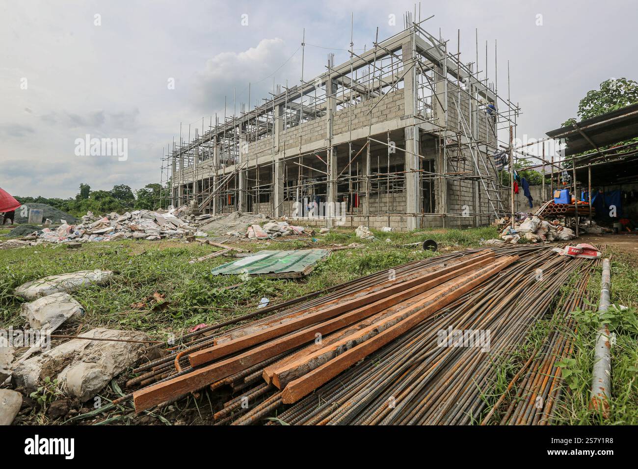 Nuovo edificio scolastico in costruzione, nelle Filippine rurali, parte del piano nazionale per la costruzione di istituti scolastici in quanto la carenza di classi è 155.000 Foto Stock