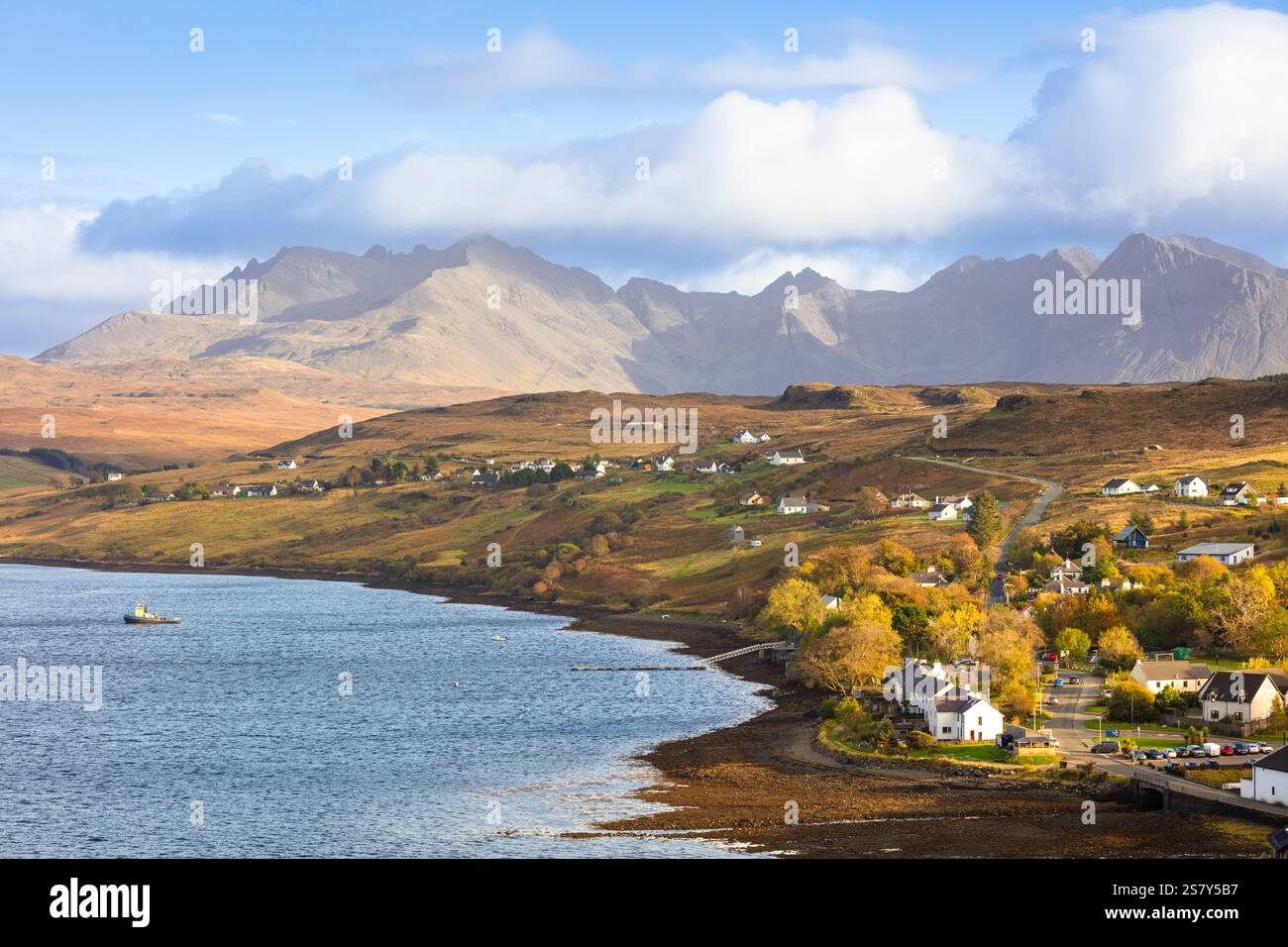 Loch Harport Carbost Isola di Skye Highlands e isole Scozia Regno Unito Europa Foto Stock