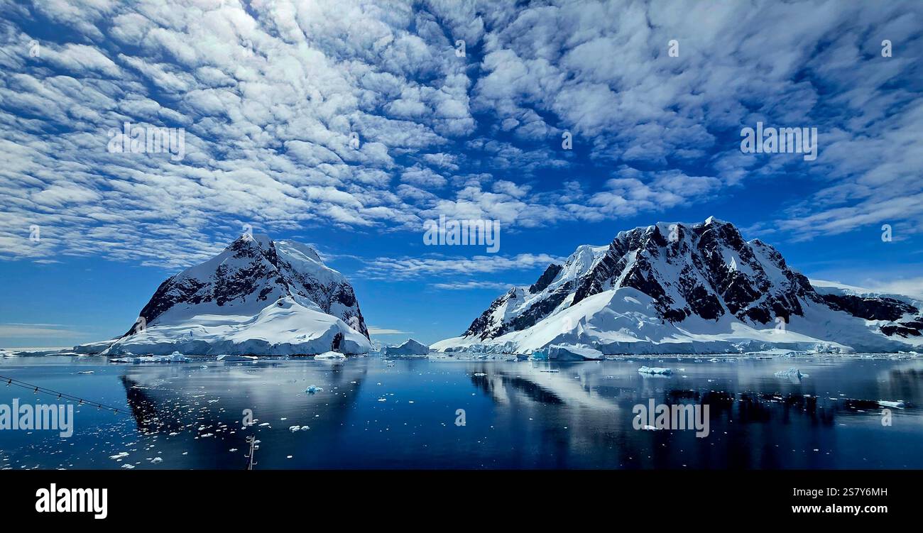 Ingresso al Lemaire Channel, Antartide - Immagine stock catturata con smartphone