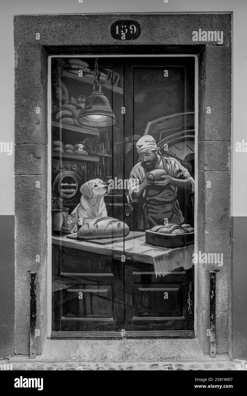 Porta decorata di una panetteria in Rua de Santa Maria nella zona Velha (città vecchia), Funchal, Madeira, Portogallo Foto Stock