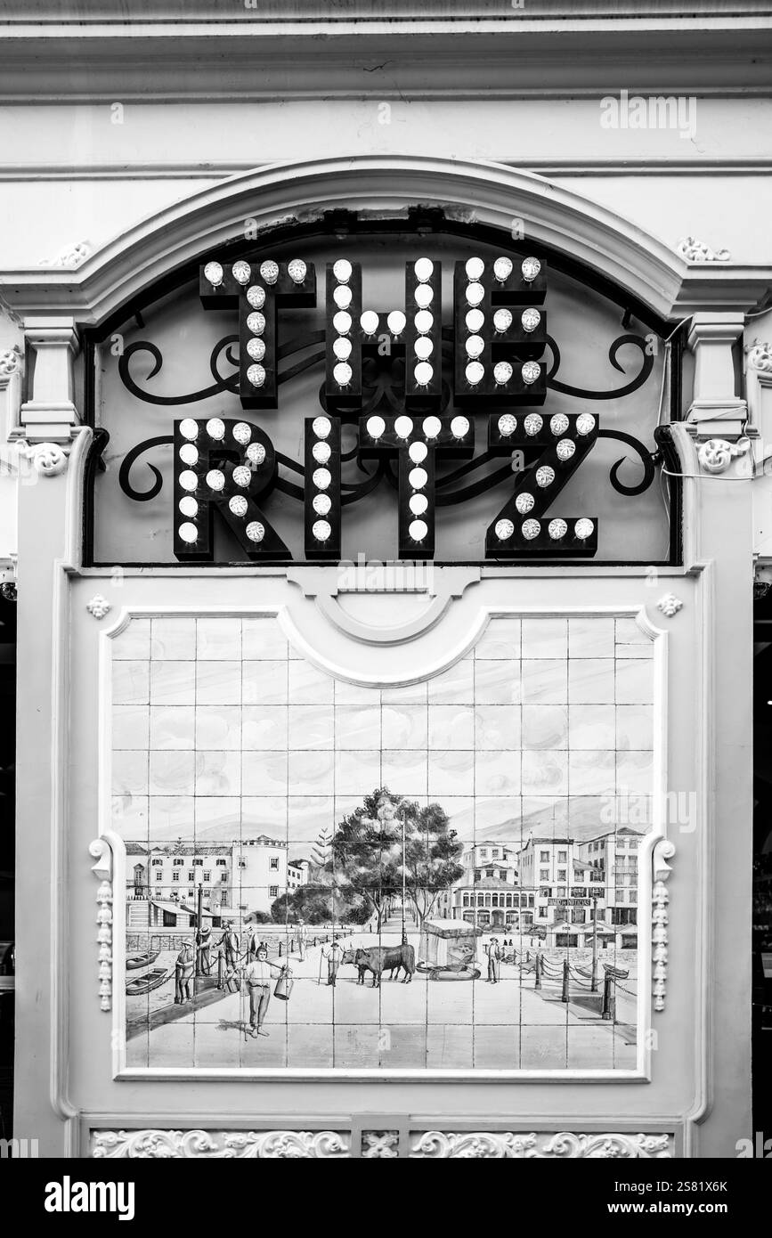 Facciata del ristorante Ritz in Av. Arriaga, Funchal, Madeira, Portogallo Foto Stock
