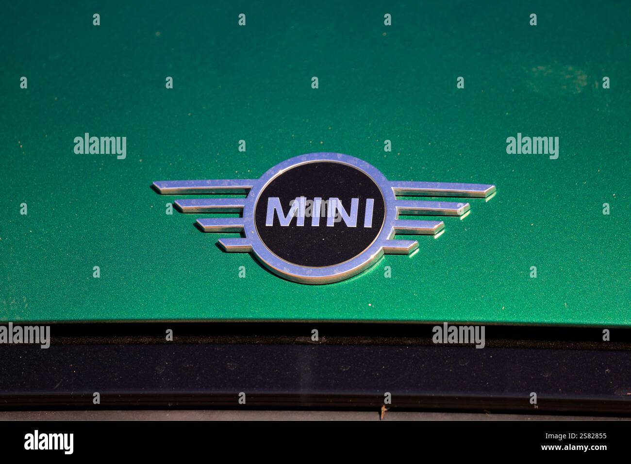 Mini auto verde smeraldo metallizzato, Fuerteventura. Fatto nel novembre 2024. Foto Stock