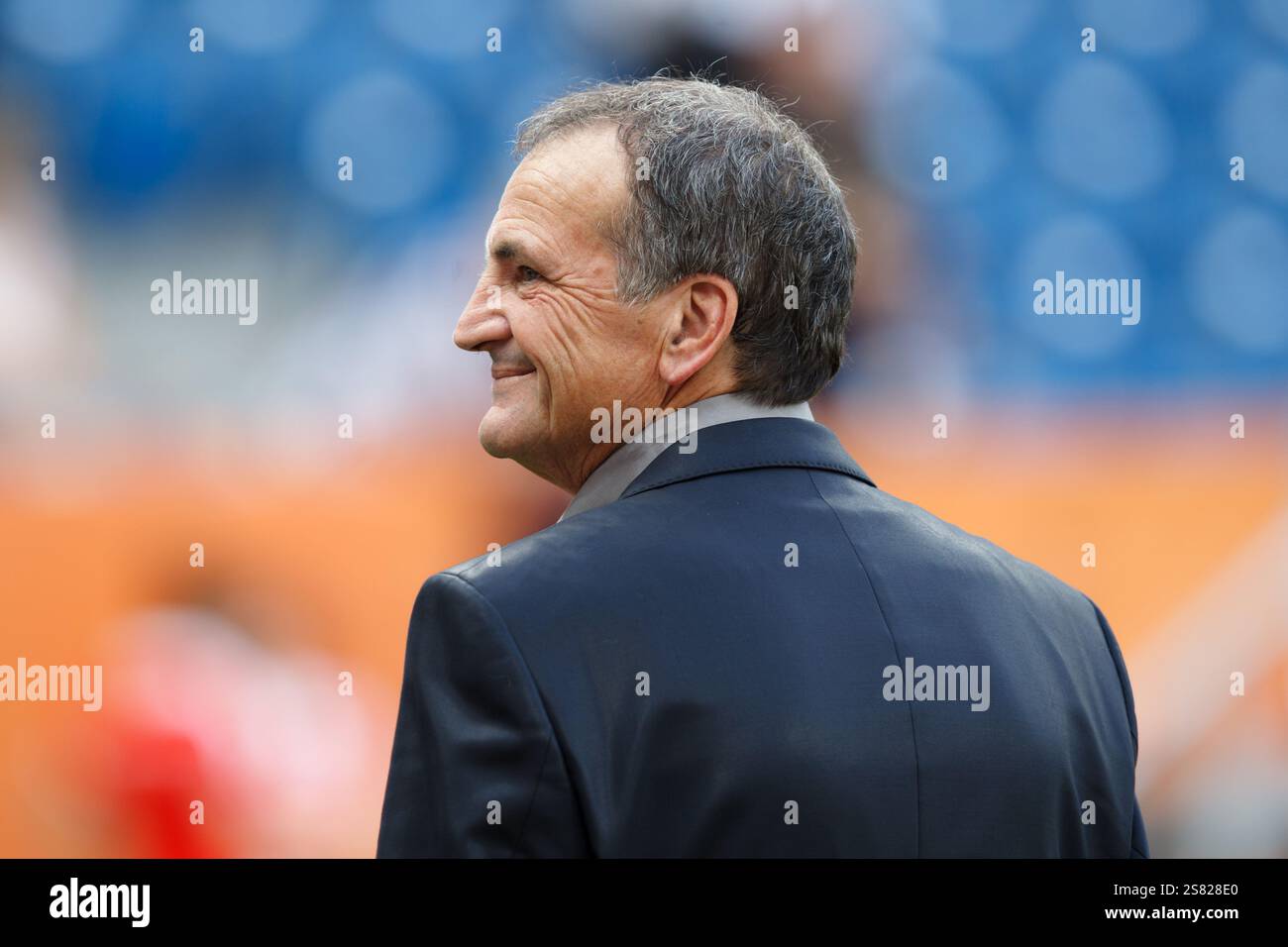 Bruno Bini, allenatore della nazionale francese, visto durante il riscaldamento della squadra prima della partita di calcio al terzo posto della Coppa del mondo femminile FIFA contro la Svezia alla Rhein Neckar Arena il 16 luglio 2011 a Sinsheim, in Germania. Solo per uso editoriale. Uso commerciale vietato. (Fotografia di Jonathan Paul Larsen / Diadem Images) Foto Stock
