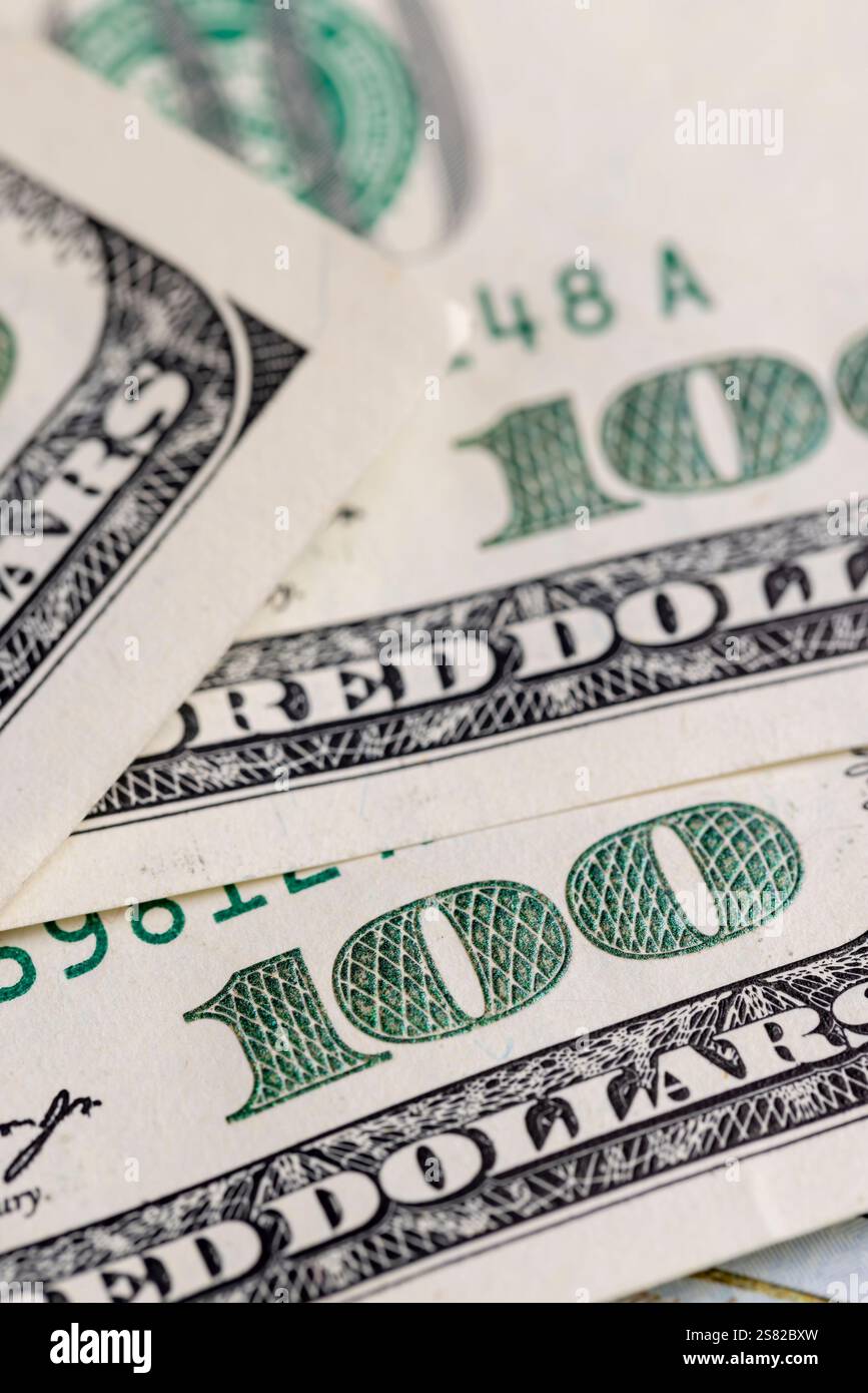 Dettagli del gruppo di banconote da cento dollari in primo piano, dollari americani di carta Foto Stock