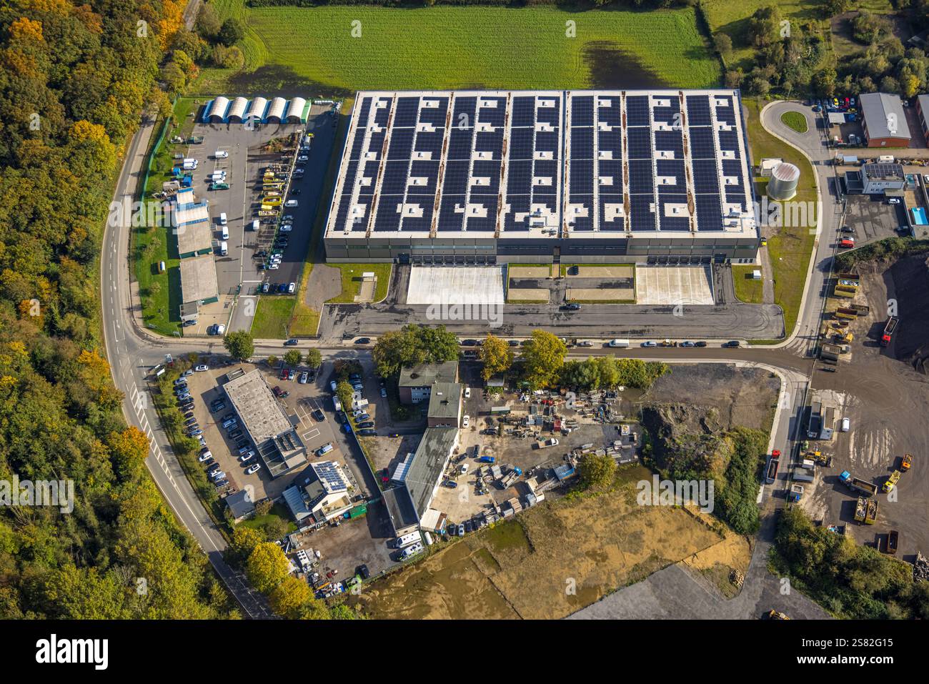 Vista aerea, nuove sale logistiche con tetto solare nella zona industriale alte Herrenthey, Brambauer, Lünen, Ruhr, Renania settentrionale-Vestfalia, tedesco Foto Stock