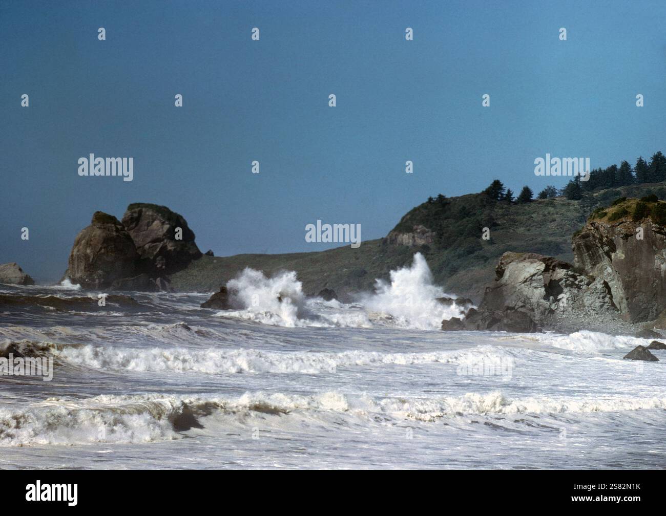 Onde che si infrangono a ottobre 1962. Foto Stock