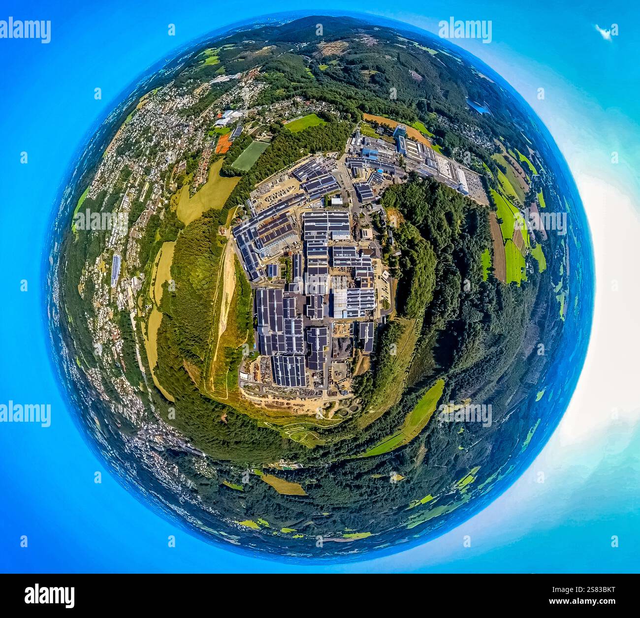 Foto aerea, Dorma Siegfried Jacob Metallwerke GmbH con tetto solare, dormakaba Deutschland GmbH, Earth Globe, fisheye image, 360 gradi immagine, minuscolo w Foto Stock