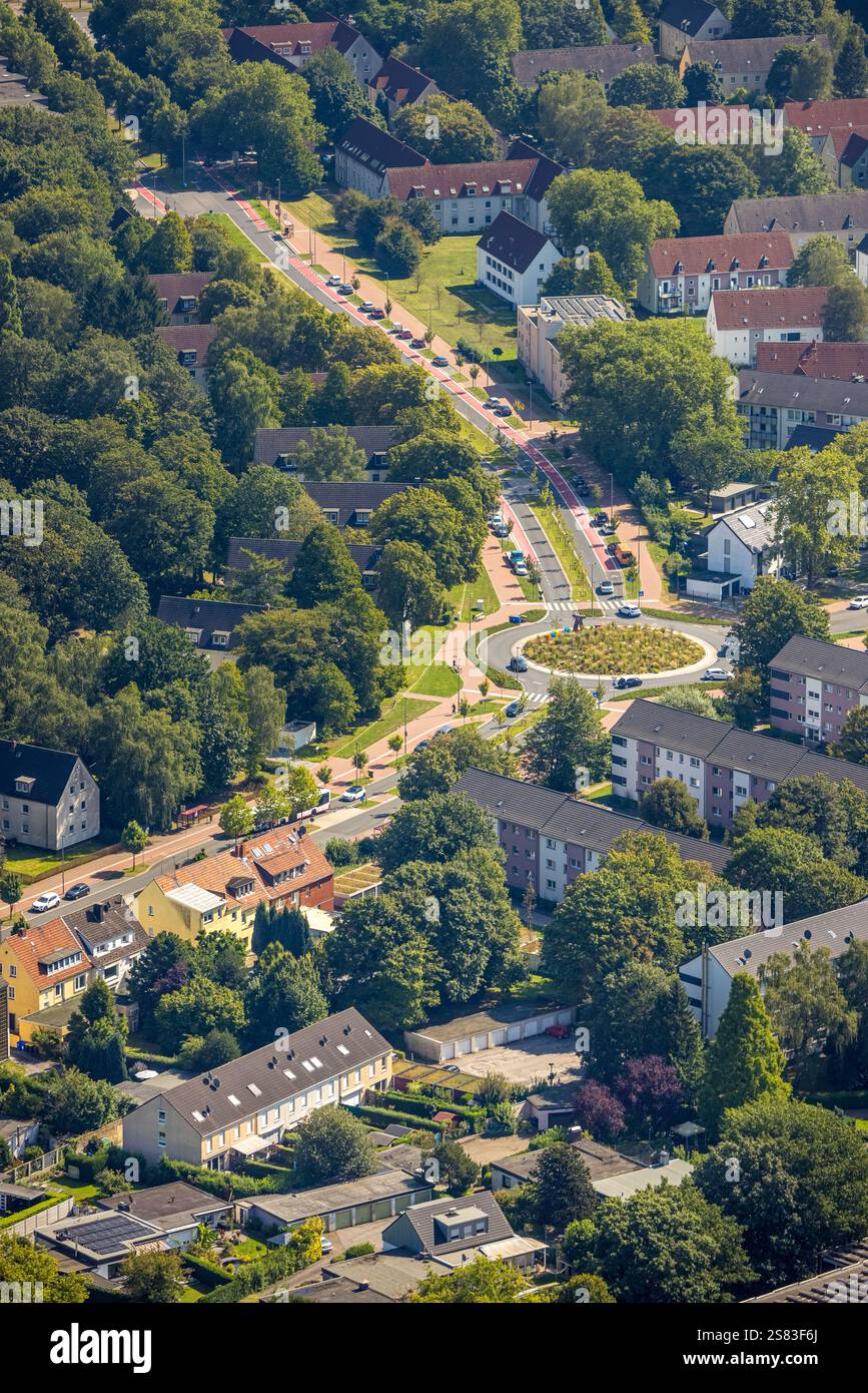 Vista aerea, traffico stradale e cerchio di traffico piantato Horster Straße e Wiesmannstraße, pista ciclabile segnalata in rosso, scritta Gladbeck nella colorata capitale Foto Stock