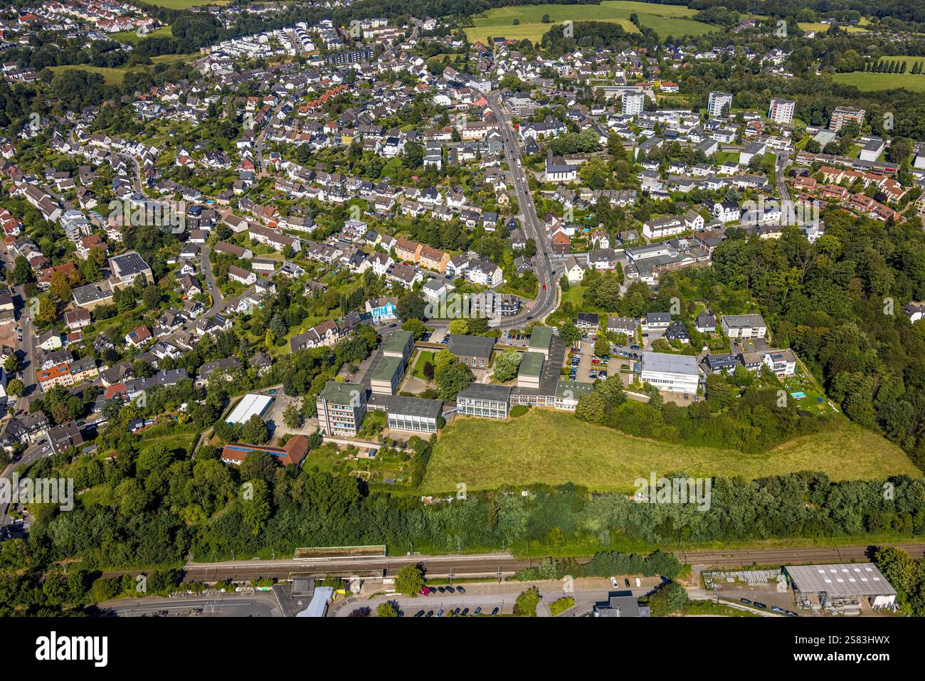 Vista aerea, scuola secondaria municipale, zona residenziale, vista locale di Wittener Straße, Gevelsberg, zona della Ruhr, Renania settentrionale-Vestfalia, Germania Foto Stock