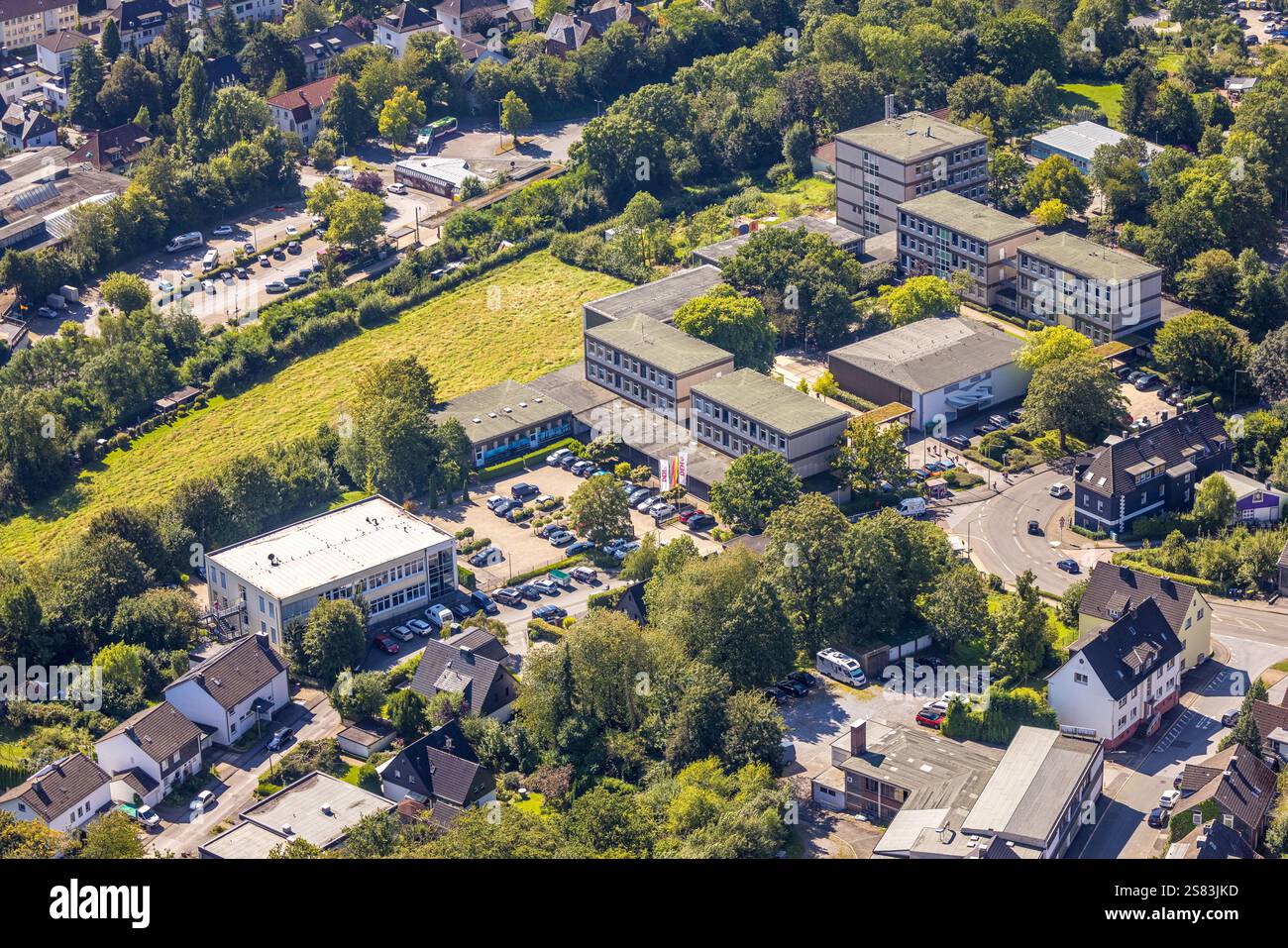 Foto aerea, DEH D. Entrup-Haselbach GmbH Tiefkühlbackwaren, scuola secondaria municipale, Gevelsberg, regione della Ruhr, Renania settentrionale-Vestfalia, Germania Foto Stock