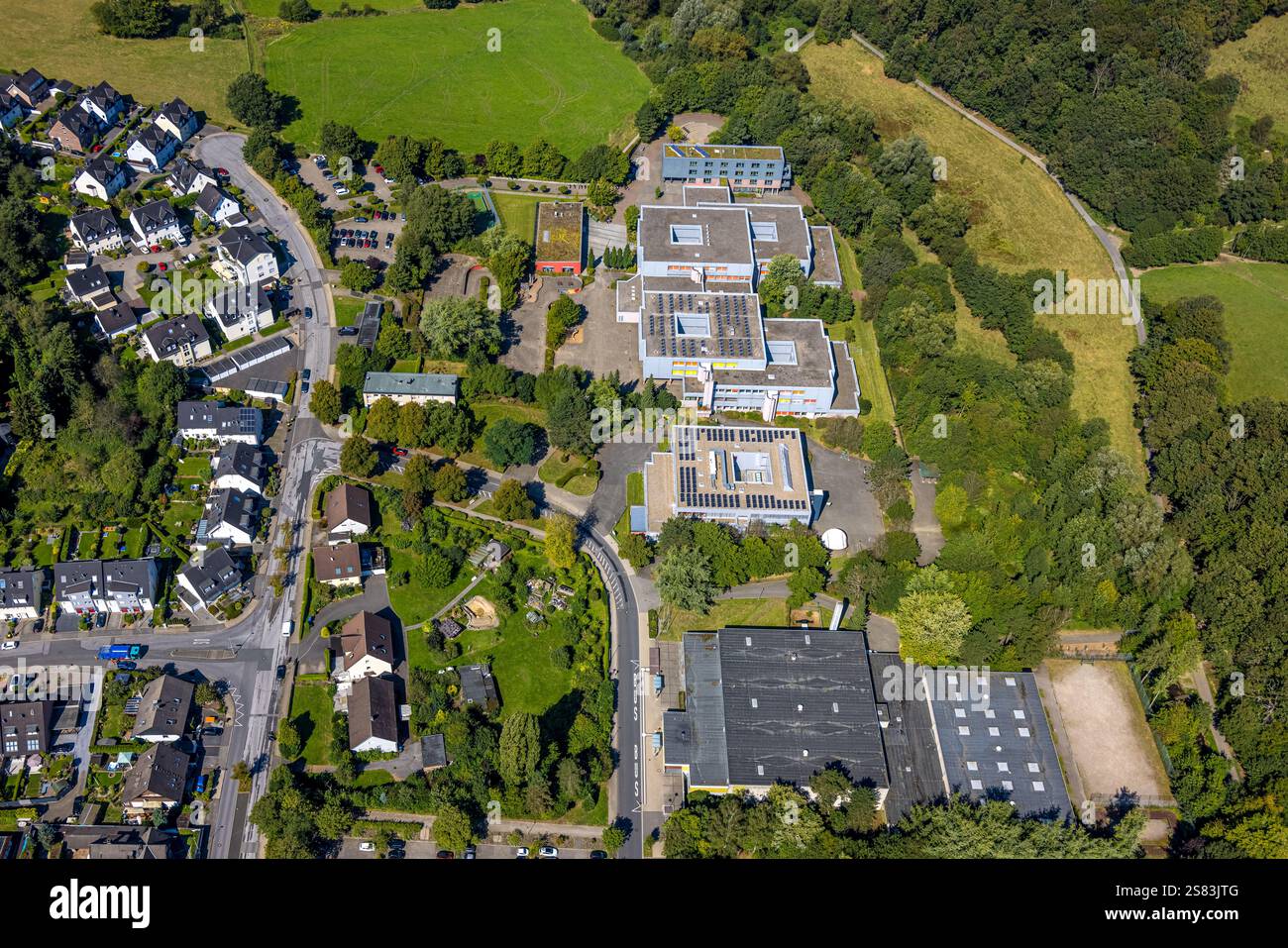 Vista aerea, Scuola Municipale di grammatica, Scuola Ferdinand-Hasenclever e Scuola secondaria, palestra e sala sportiva West, Sauerbruch, Gevelsberg, Ruhr Foto Stock