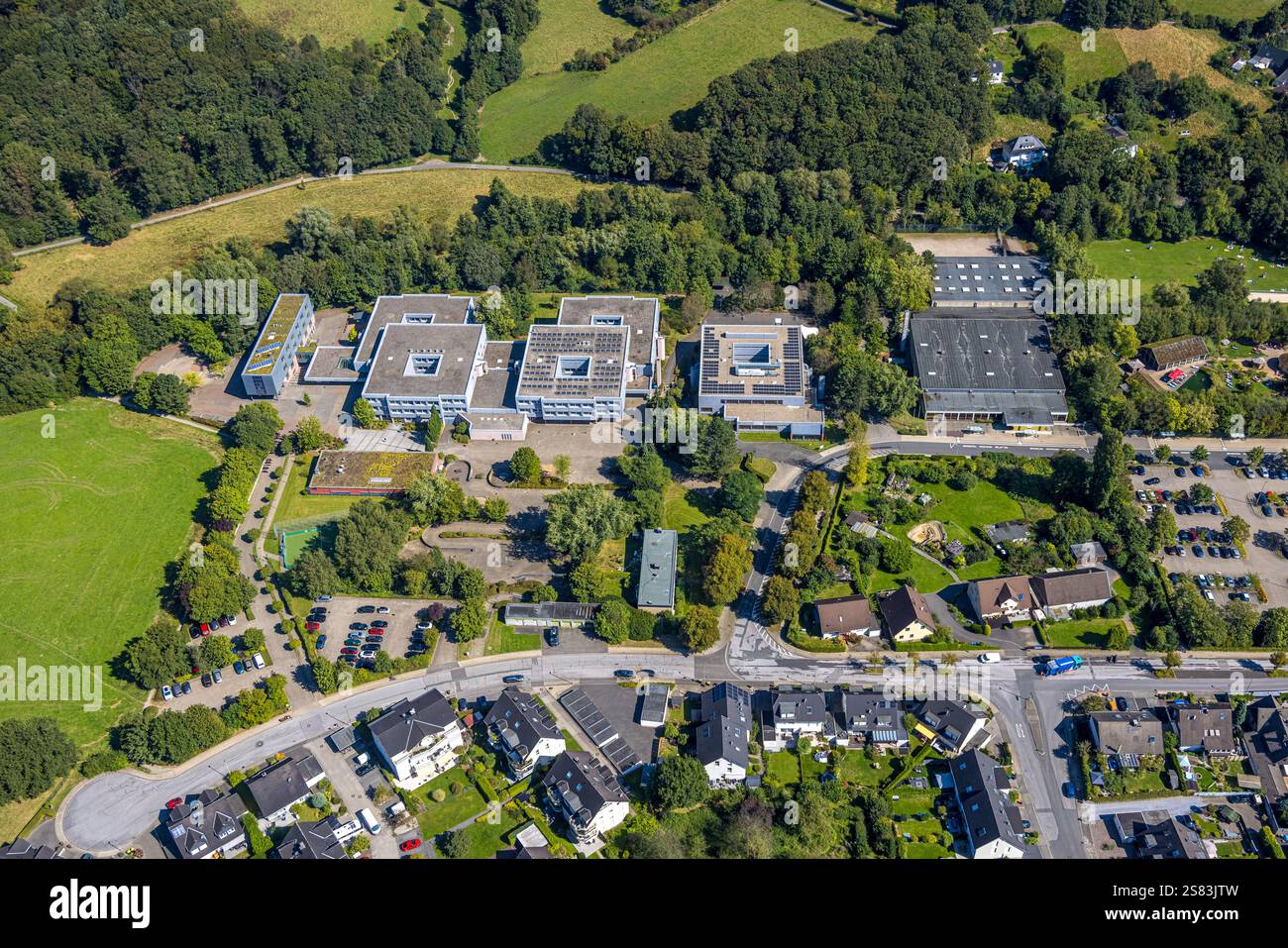 Vista aerea, Scuola Municipale di grammatica, Scuola Ferdinand-Hasenclever e Scuola secondaria, palestra e sala sportiva West, Sauerbruch, Gevelsberg, Ruhr Foto Stock