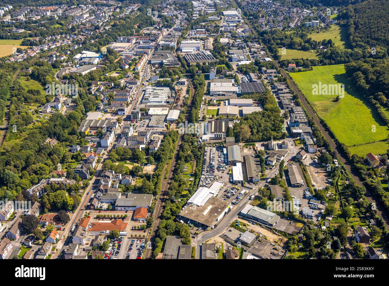 Vista aerea, zona industriale di Hagener Straße, binari ferroviari, Gevelsberg, regione della Ruhr, Renania settentrionale-Vestfalia, Germania Foto Stock