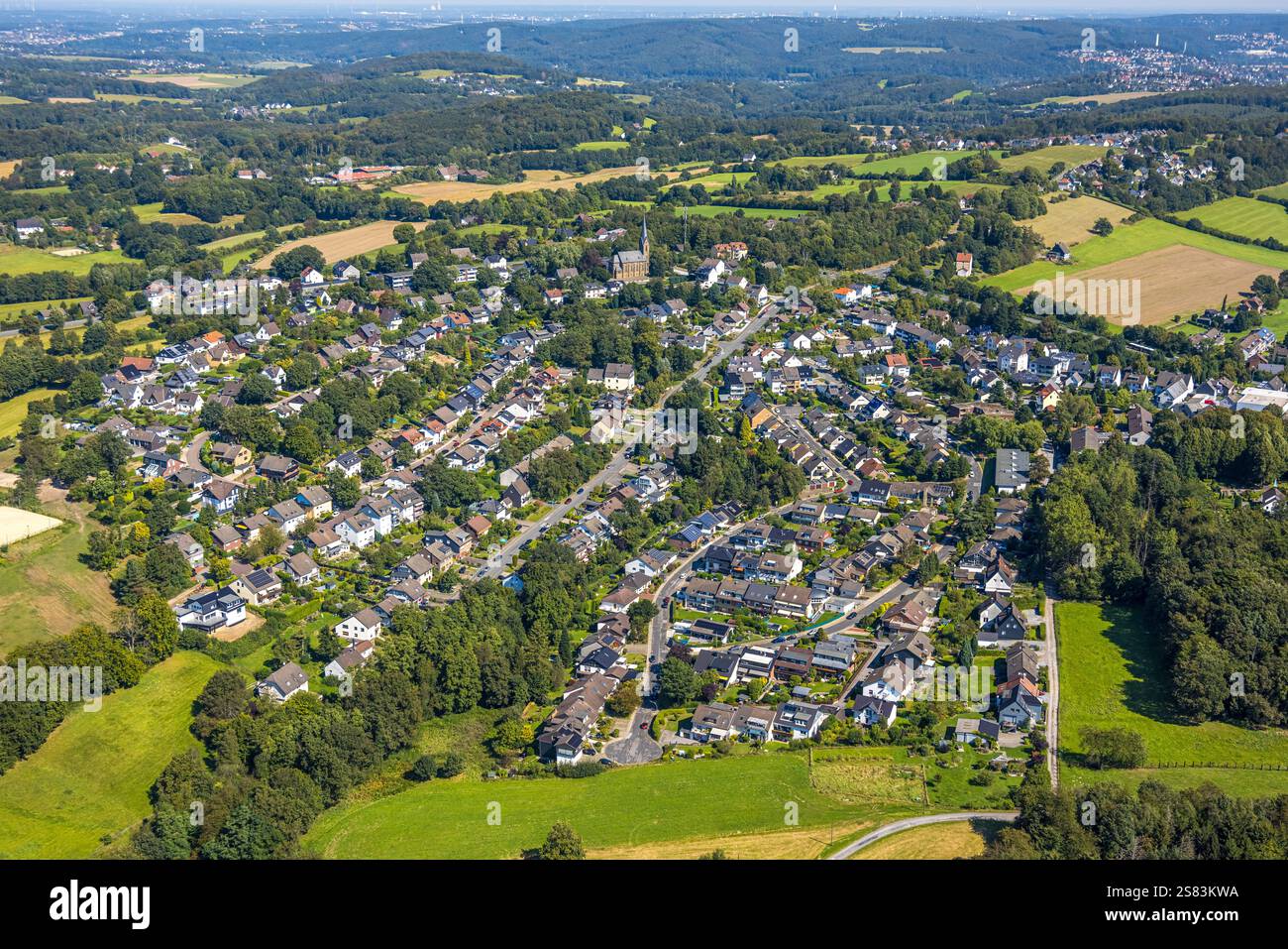 Vista aerea, zona residenziale, vista del quartiere di Silschede e della chiesa protestante sullo sfondo, Silschede, Gevelsberg, zona della Ruhr, Renania settentrionale-W Foto Stock