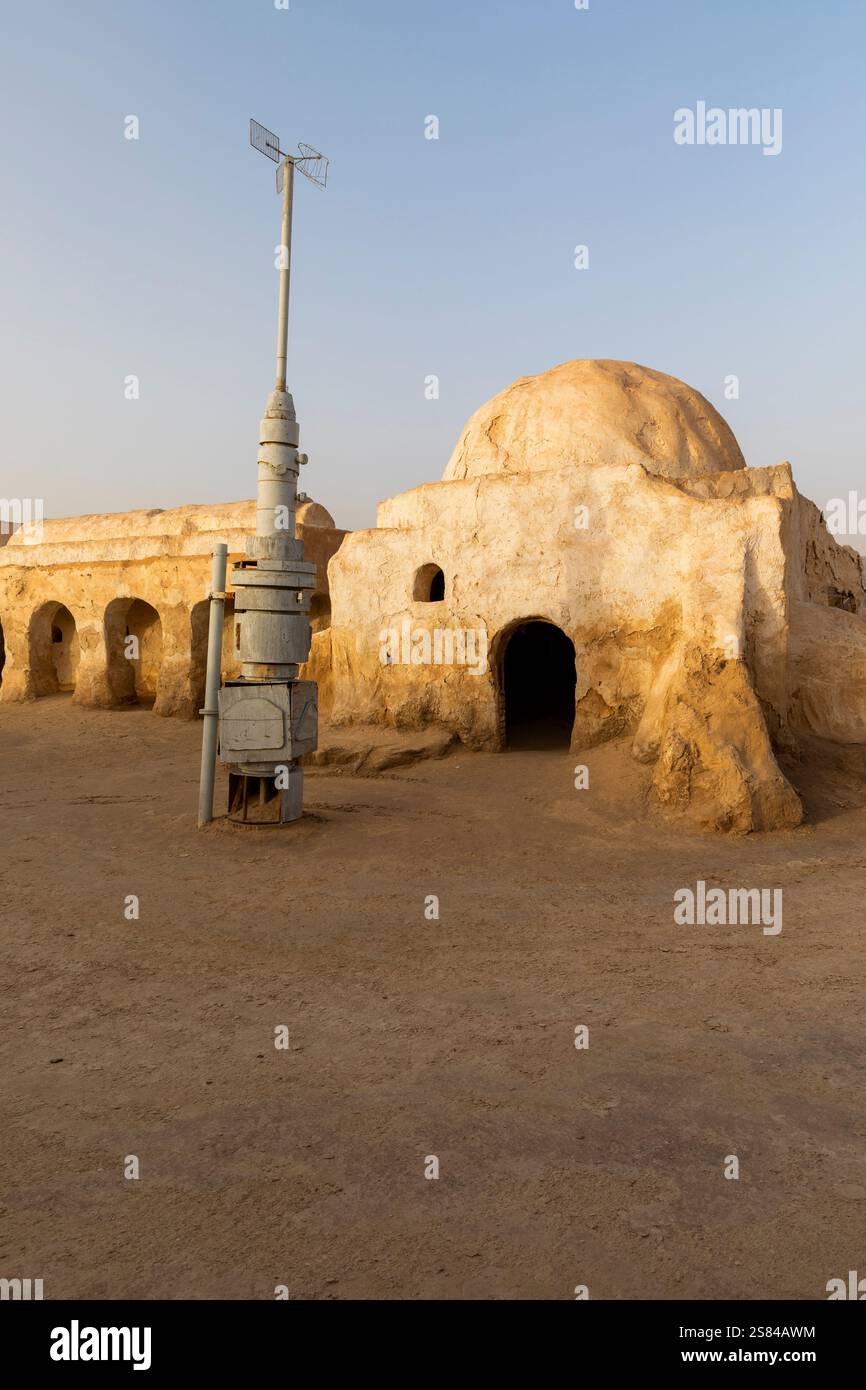 Set di Guerre stellari abbandonato Mos Espa, Tunisia Foto Stock