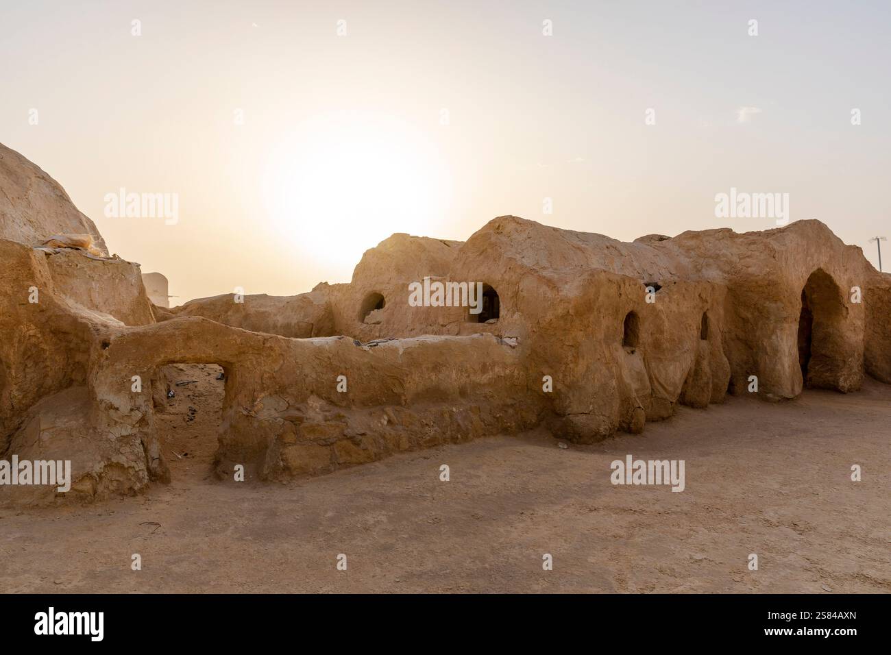 Set di Guerre stellari abbandonato Mos Espa, Tunisia Foto Stock