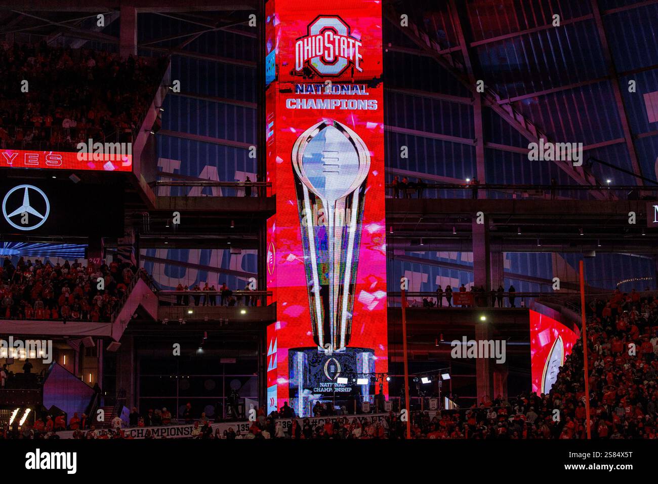 Atlanta, Georgia. 20 gennaio 2025. Campioni nazionali dell'Ohio su scheda video durante la partita del campionato nazionale di football del College Football Playoff tra gli Ohio State Buckeyes e i Notre Dame Fighting Irish al Mercedes-Benz Stadium di Atlanta, Georgia. John Mersits/CSM (immagine di credito: © John Mersits/Cal Sport Media). Crediti: csm/Alamy Live News Foto Stock