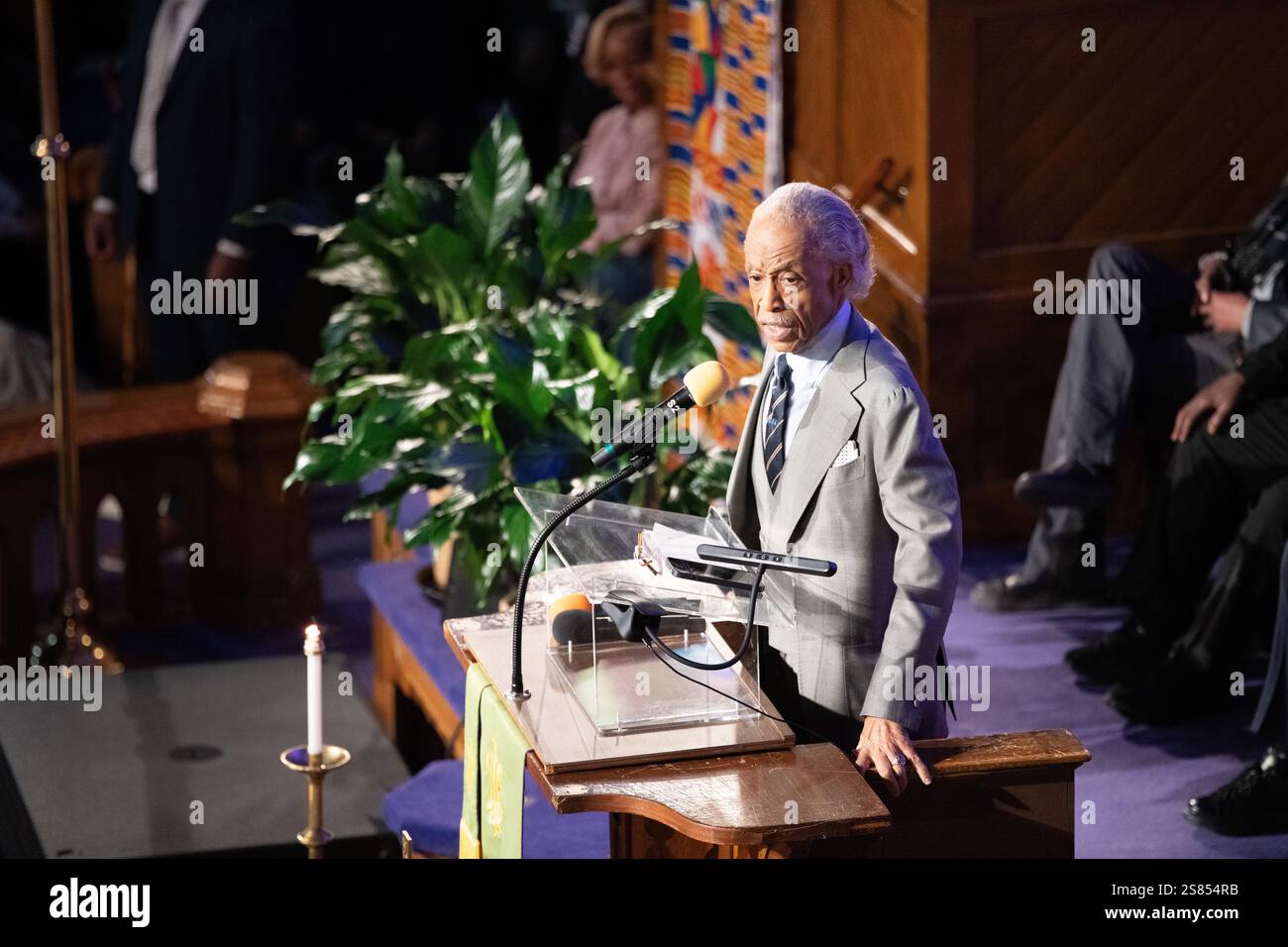 Washington DC, Stati Uniti. 20 gennaio 2025, l'attivista per i diritti civili reverendo al Sharpton tiene un sermone in onore del Dr. Martin Luther King Jr. In una storica chiesa afroamericana a DC. Credito: Diego Montoya/Alamy Live News Foto Stock