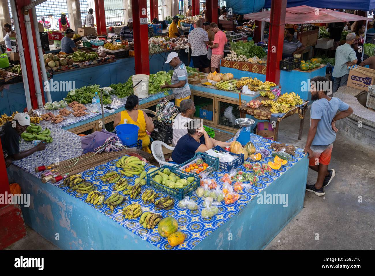 Bancarelle di frutta al mercato Selwyn Selwyn-Clarke di Victoria, Mahé, Seychelles Foto Stock