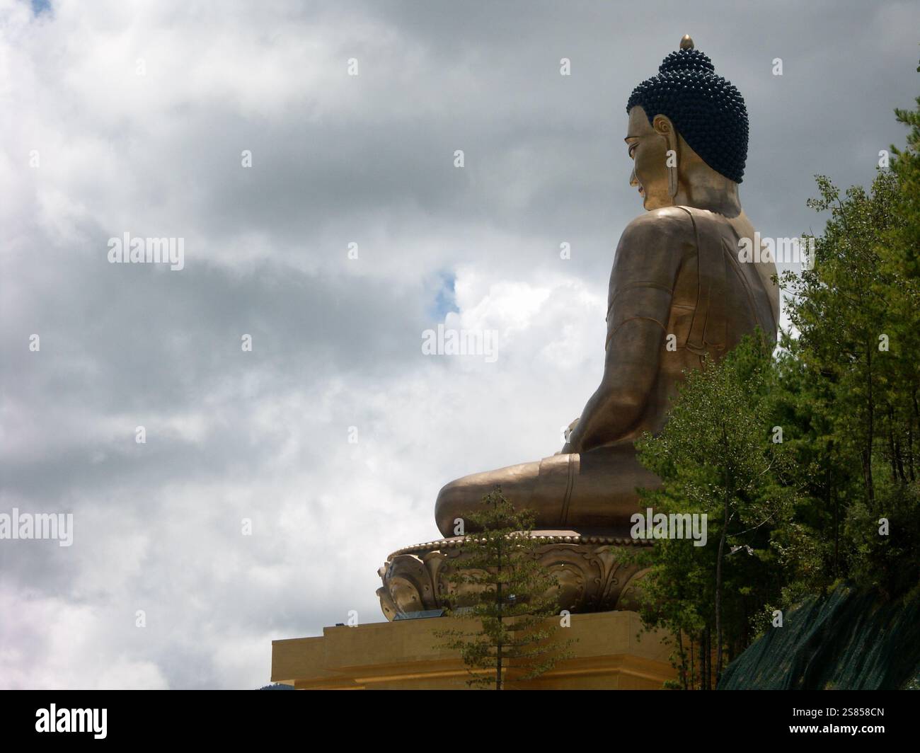 Statua in ottone seduto del Buddha Dordenma. A Thimpu, Bhutan Foto Stock