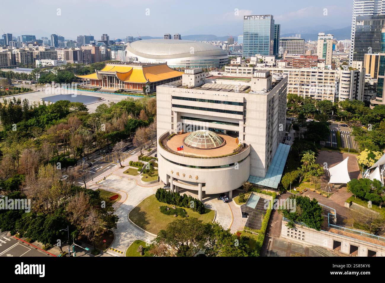 Veduta aerea del Consiglio comunale di Taipei a Taiwan. Traduzione: "Consiglio comunale di Taipei" Foto Stock