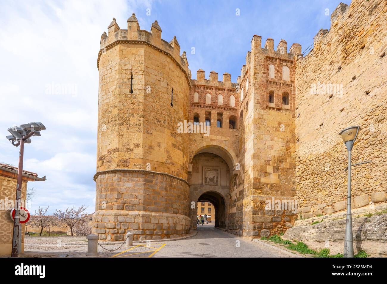 Puerta de San Andres (porta di Sant'Andrea), città vecchia, UNESCO, Segovia, Castiglia e León, Spagna Foto Stock