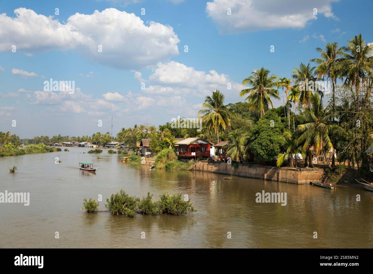 Villaggio di Khon sull'isola di Don Khon sul fiume Mekong nell'arcipelago delle Four Thousand Island, nella provincia di Champasak, Laos Foto Stock