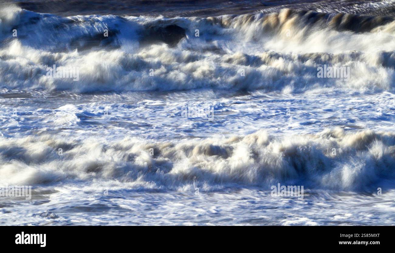 Surf, onde, Dunraven Bay, Southerndown, vale of Glamorgan, Galles del Sud, Regno Unito Foto Stock