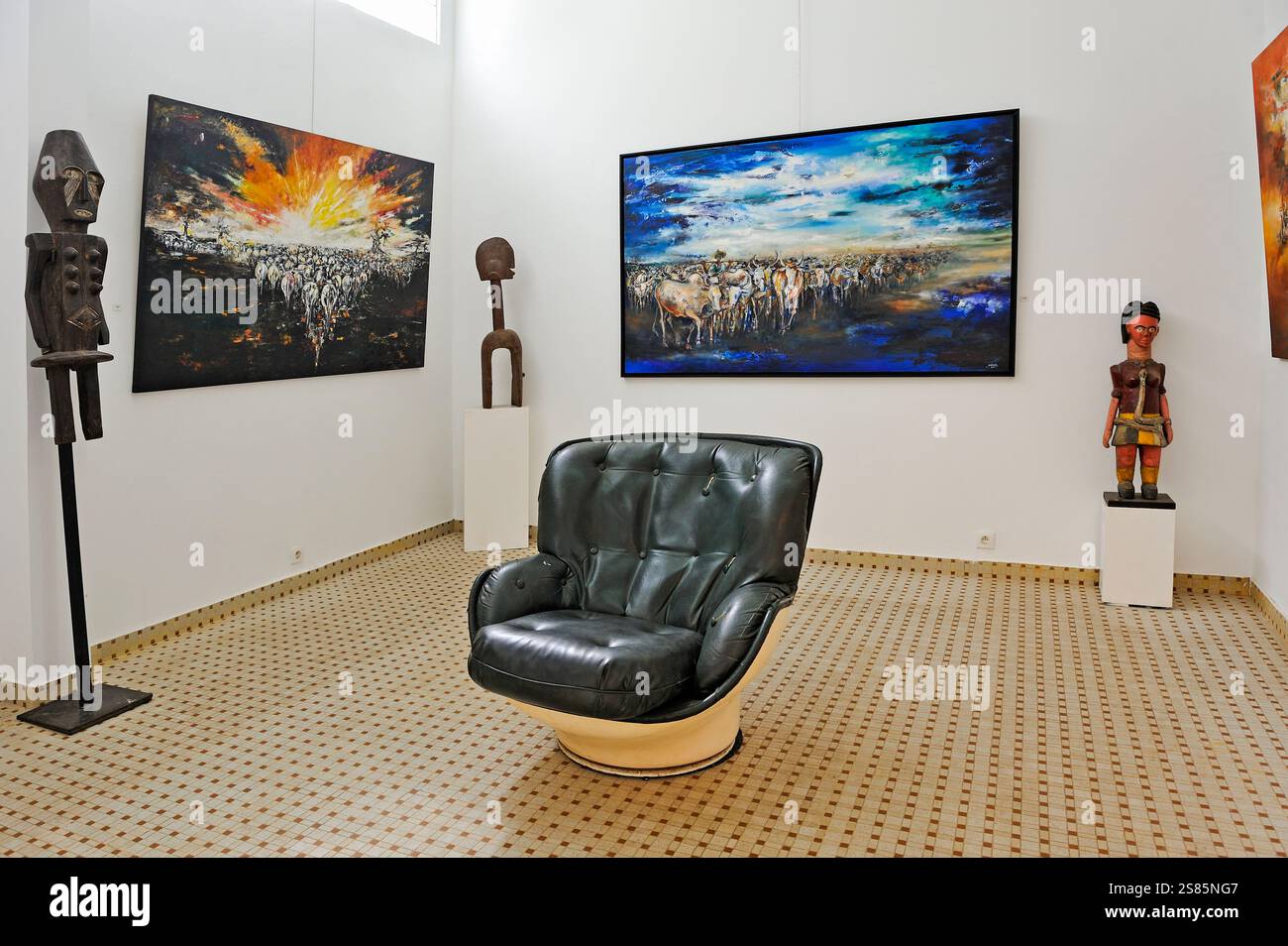 Dipinti di Baba Ly, Galerie antenna, arti africane, 9 Felix Faure Street, Dakar, Senegal, Africa occidentale Foto Stock