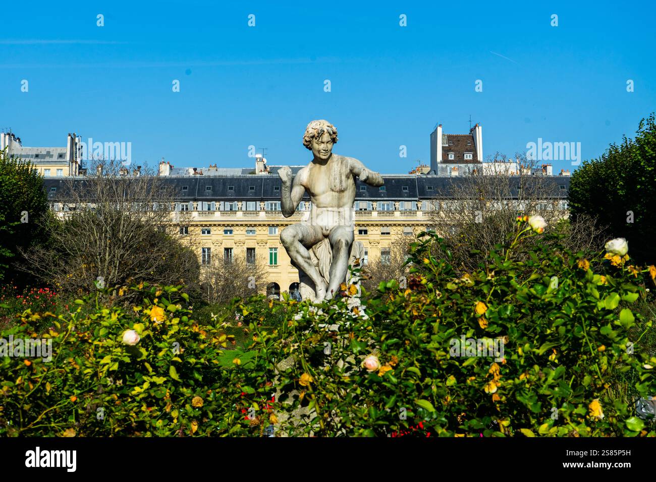 Statua, Jardin du Palais Royal, Parigi, Francia Foto Stock