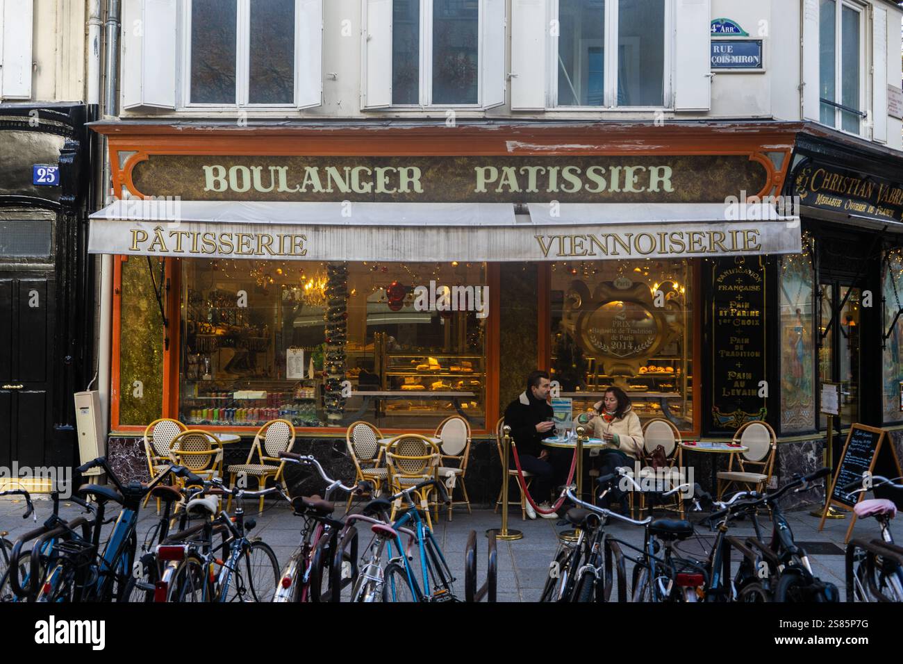 Terrazza di pasticceria in Rue Francois Miron, Parigi, Francia Foto Stock