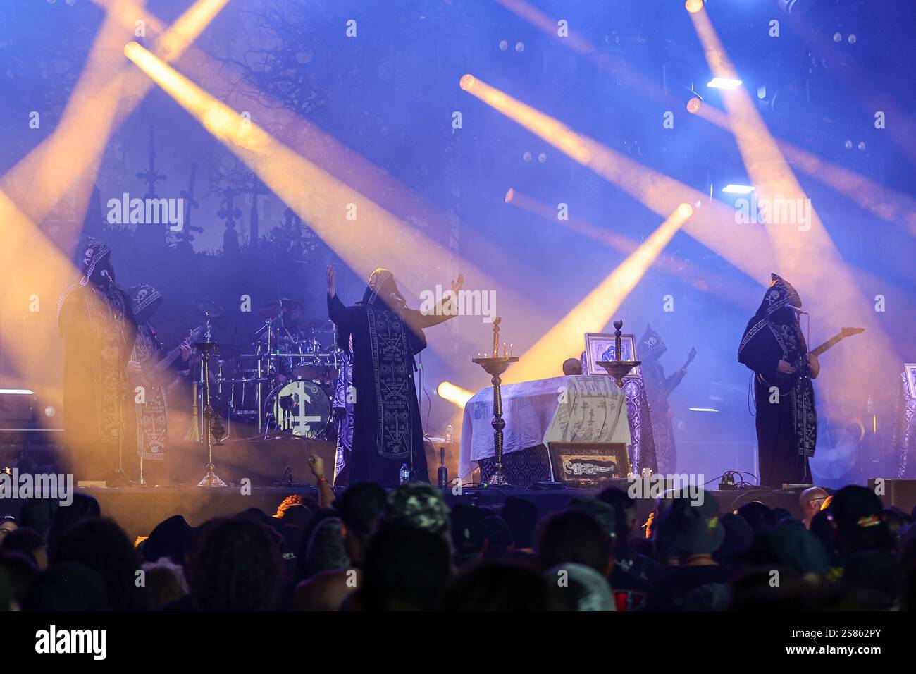 Clisson (Francia nord-occidentale), 29-30 giugno 2024: rock festival HellFest 2024, band Batushka sul palco Foto Stock